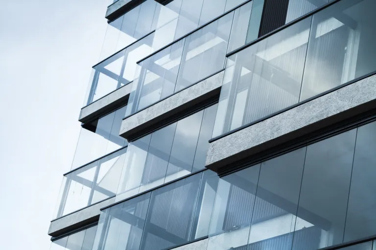 Gebäude mit Balkons