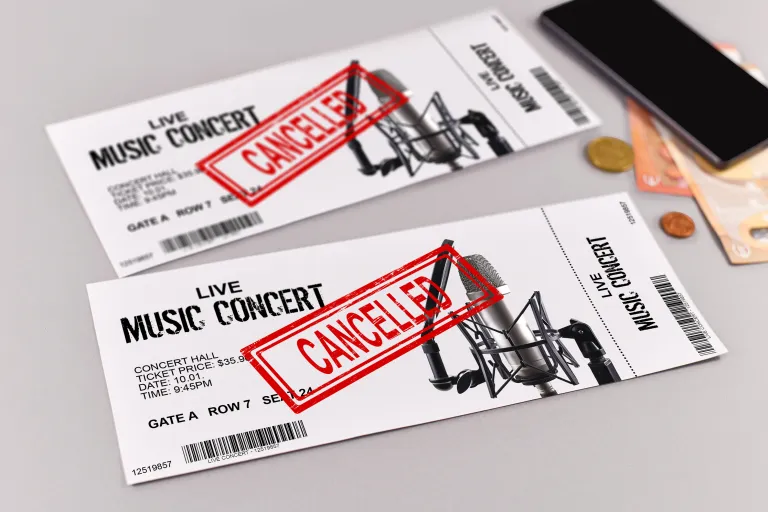 Konzert Ticket mit Abgesagt Stempel