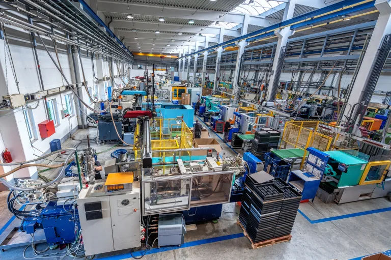 Fabrik mit Maschinen