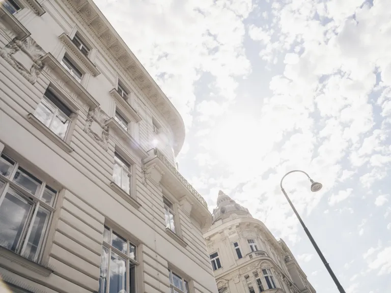 Haus mit Straßenlaterne